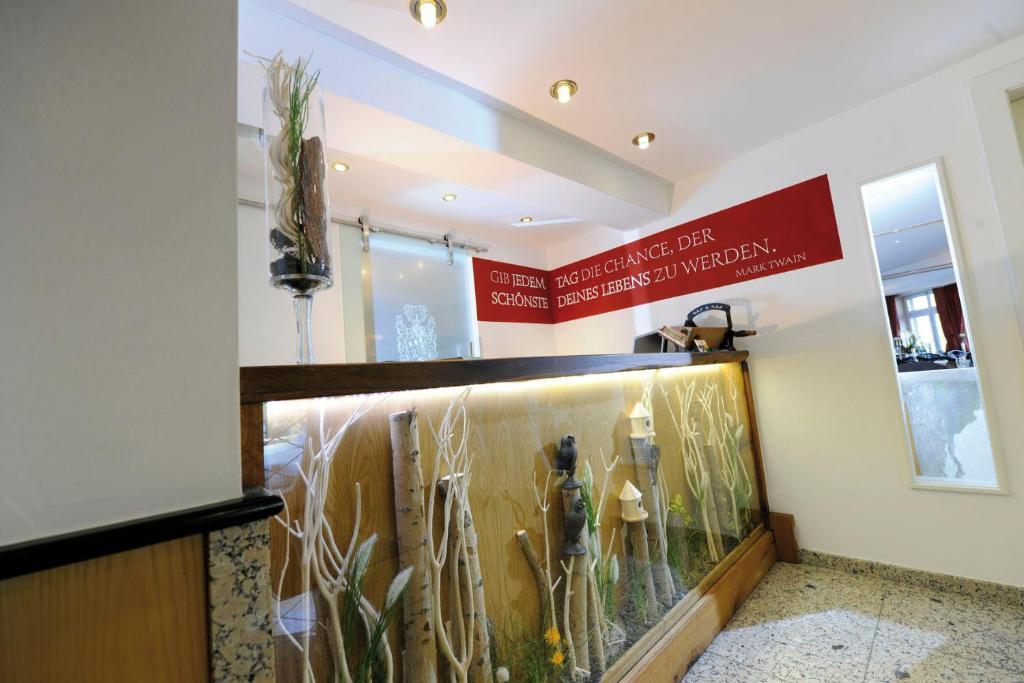 Landidyll Hotel Haus Hochstein Эслоэ Экстерьер фото